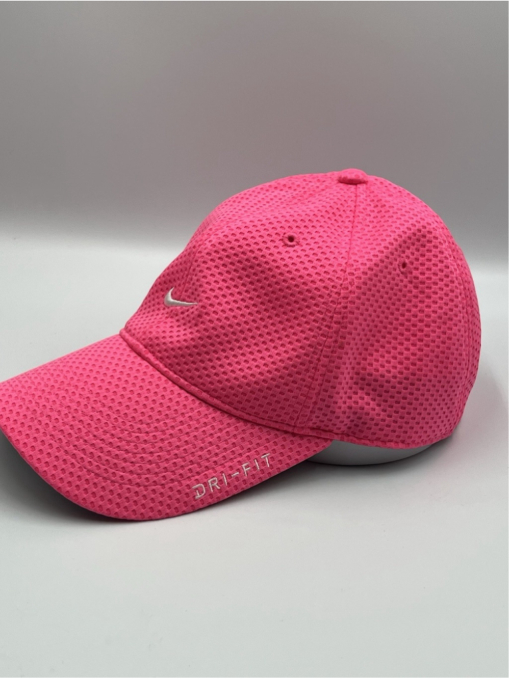 Nike Tailwind RARE Dri-Fit Bright Pink Mesh Adjustable Strapback Cap HTF NICE